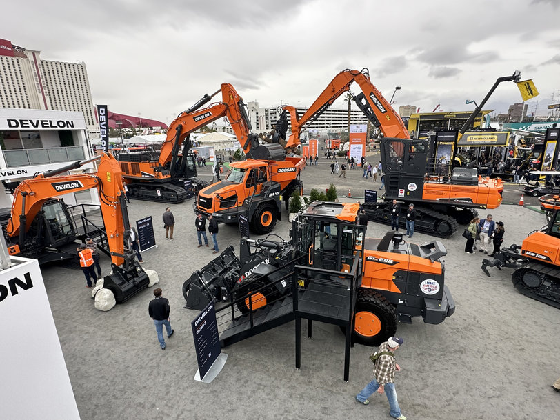 DEVELON MAKES IMPRESSIVE ENTRY AT CONEXPO-CON/AGG 2023